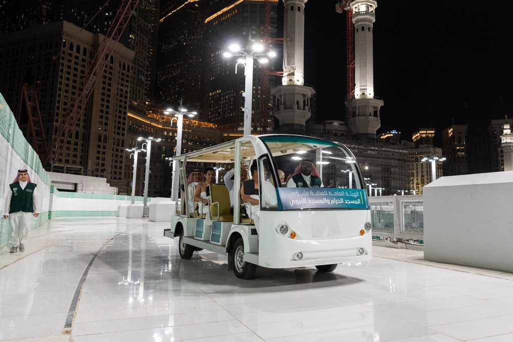 Arab Saudi Hadirkan Fasilitas Baru, Tawaf di Atap Masjidil Haram Bisa Naik Mobil Golf