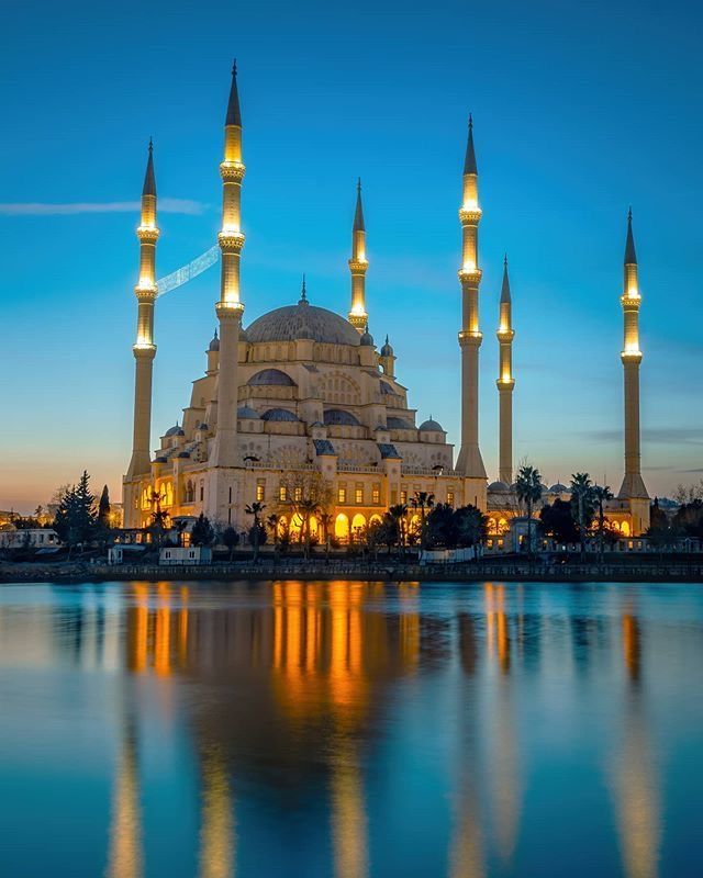 MENGENAL MASJID BIRU TURKI, BANGUNAN MEGAH YANG DISEBUT KEMBAR DENGAN HAGIA SOPHIA